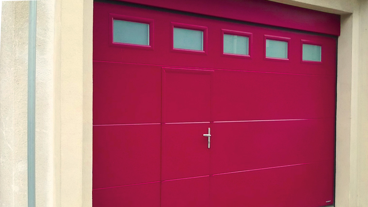 Hublots et portillon intégrés pour porte de garage