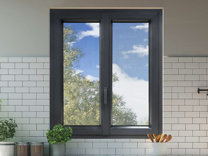 Fenêtre PVC gris anthracite double ouverture sur mur de briques blanches, design moderne et isolation renforcée