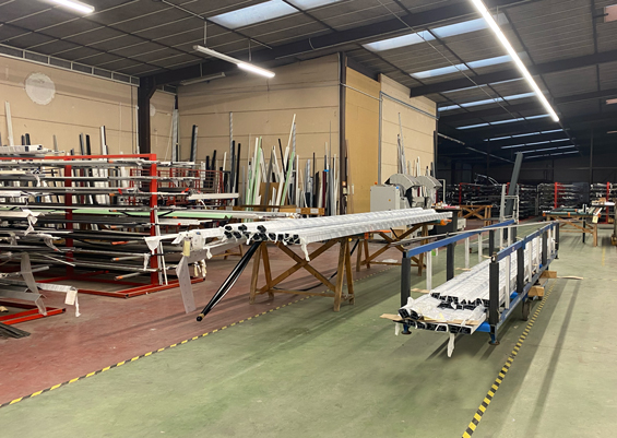 Fabrication de fenêtres aluminium Schüco sur mesure dans notre usine de Mérignac