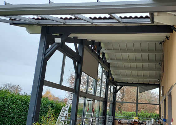  Pose par nos équipes des menuiseries aluminium et PVC fabriquées dans notre usine de Mérignac