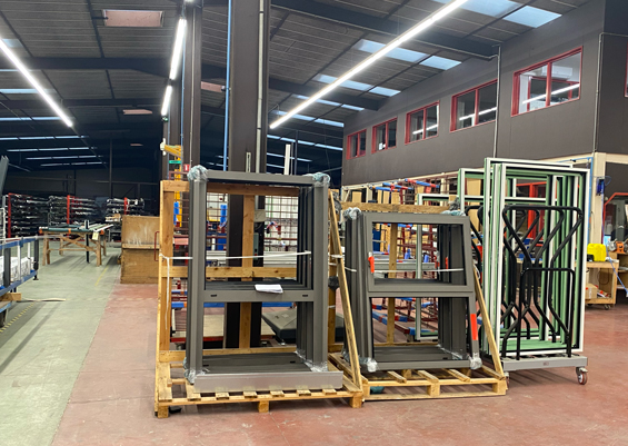 Notre usine de fabrication de menuiseries aluminium et PVC à Mérignac en Gironde